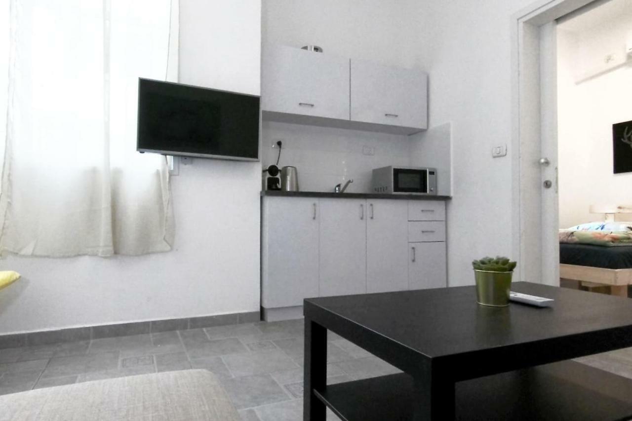 Trendy Apartments In The Heart Of Florentin With Free Netflix Tel Aviv-Jaffa Exterior foto